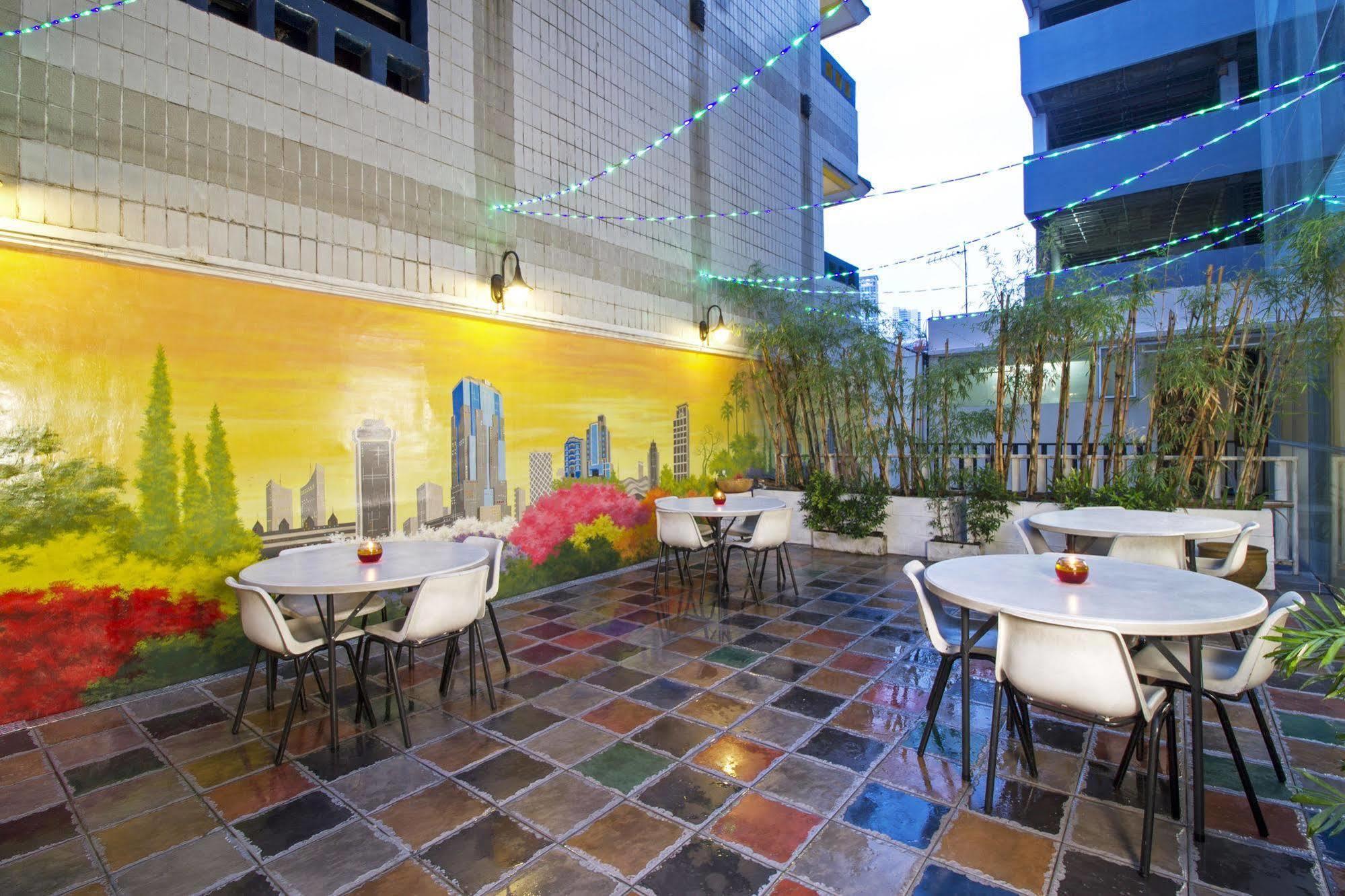 Reddoorz Premium @ Thamrin Kebon Sirih Otel Cakarta Dış mekan fotoğraf