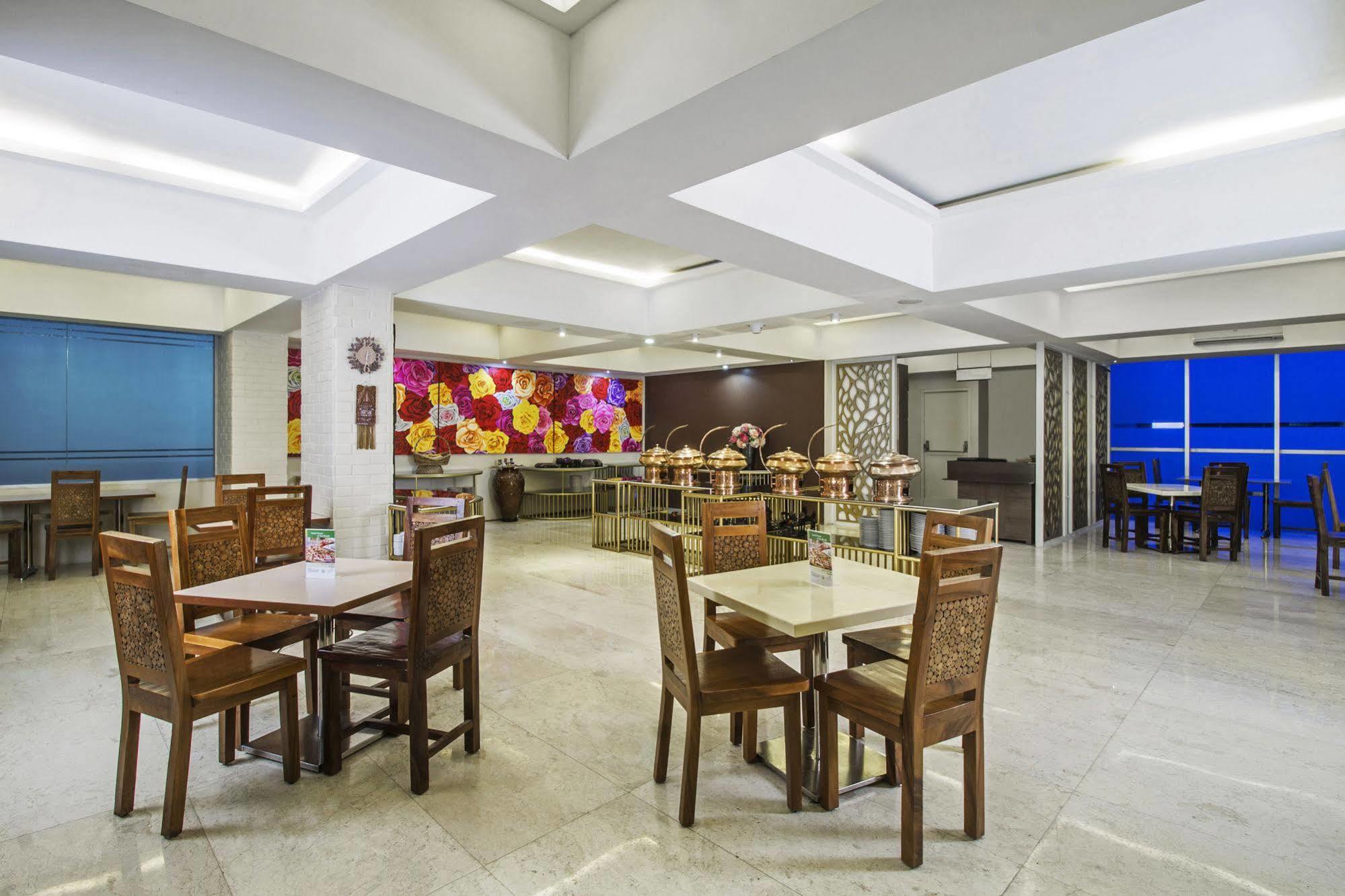 Reddoorz Premium @ Thamrin Kebon Sirih Otel Cakarta Dış mekan fotoğraf