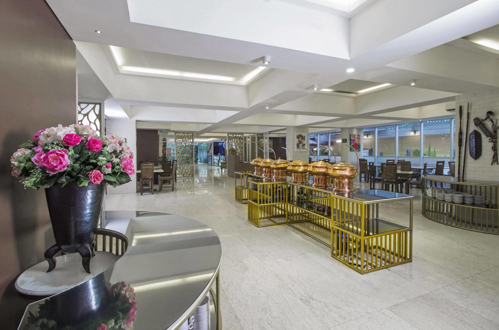 Reddoorz Premium @ Thamrin Kebon Sirih Otel Cakarta Dış mekan fotoğraf