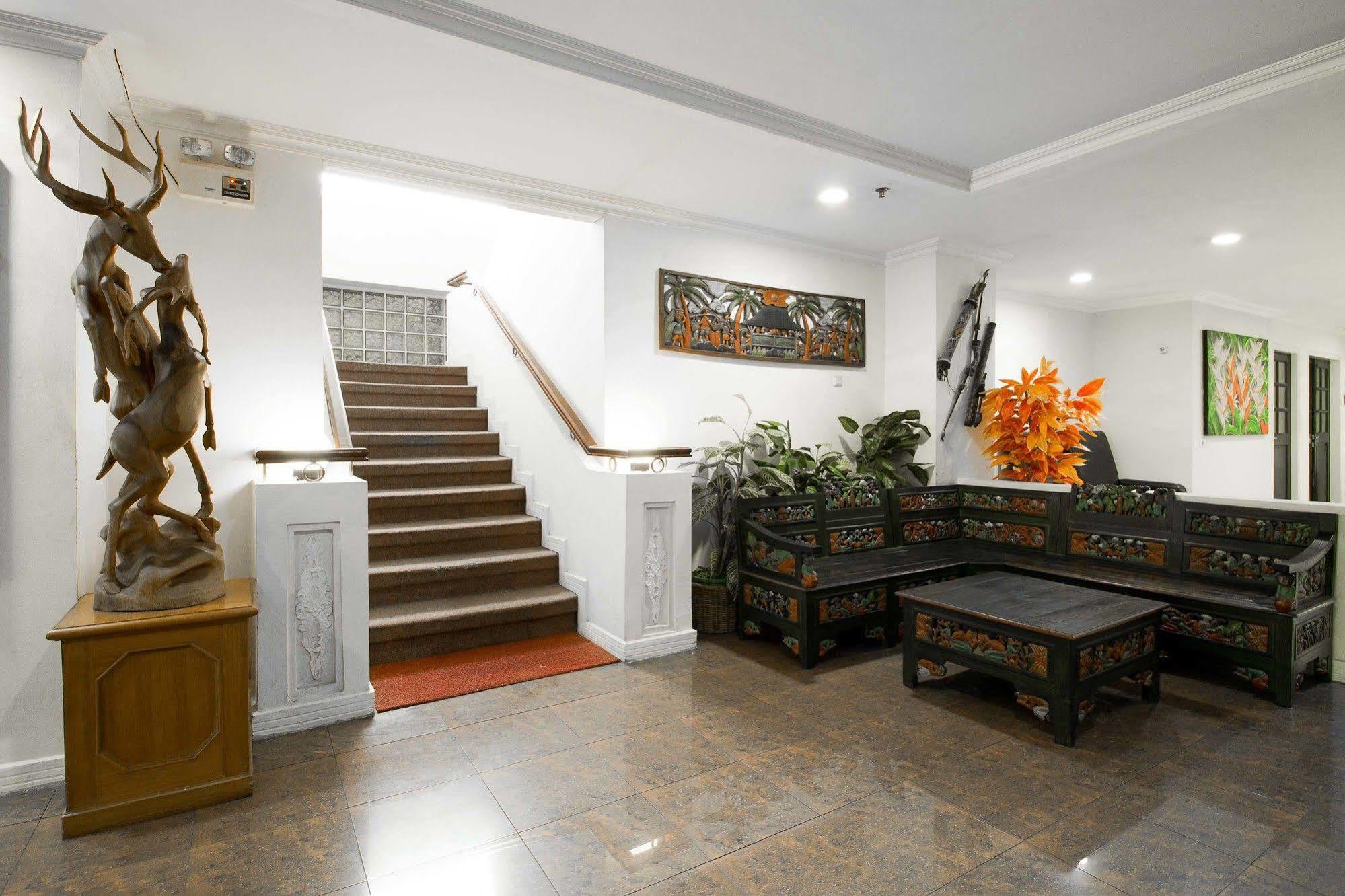 Reddoorz Premium @ Thamrin Kebon Sirih Otel Cakarta Dış mekan fotoğraf