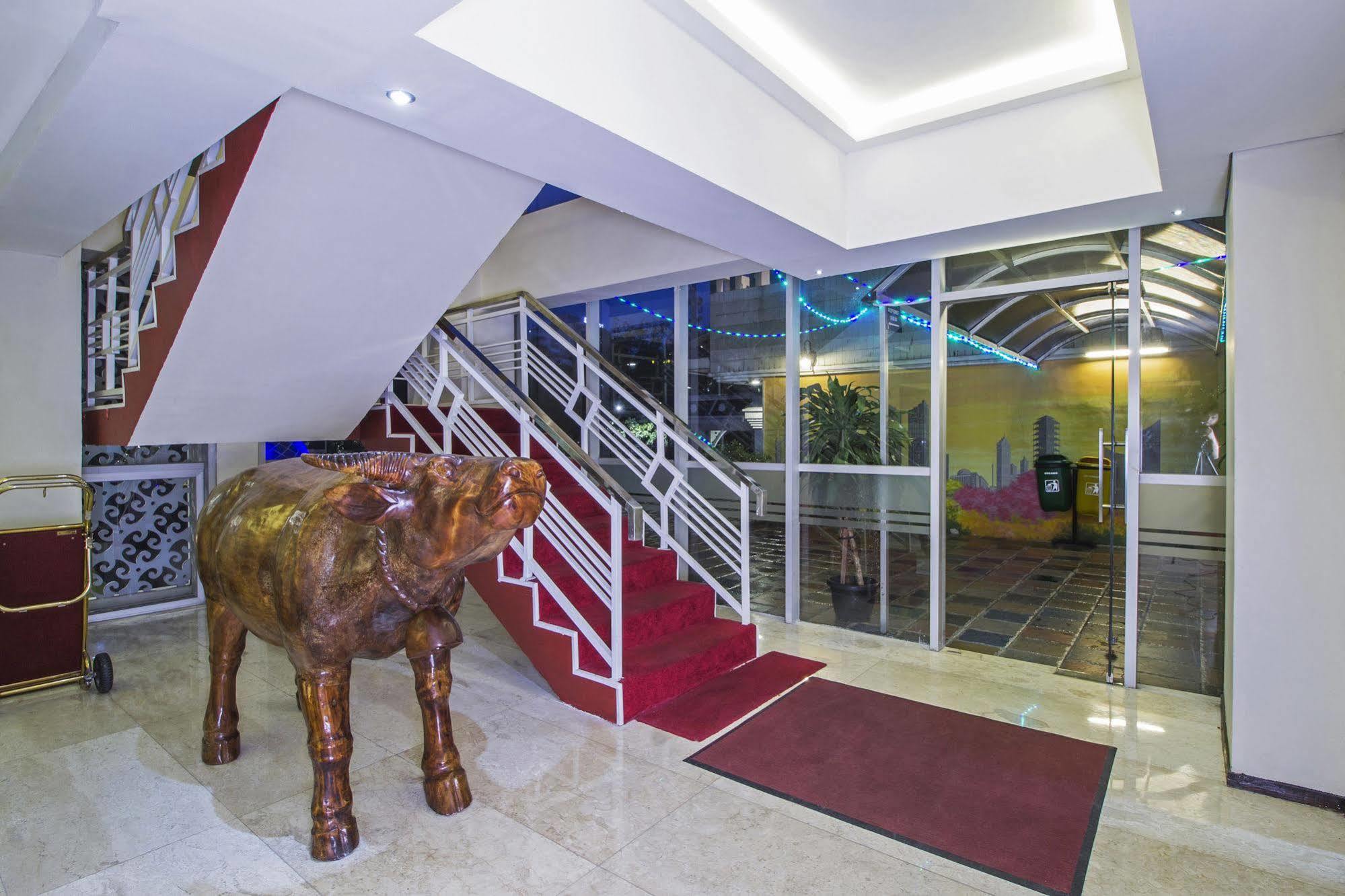 Reddoorz Premium @ Thamrin Kebon Sirih Otel Cakarta Dış mekan fotoğraf