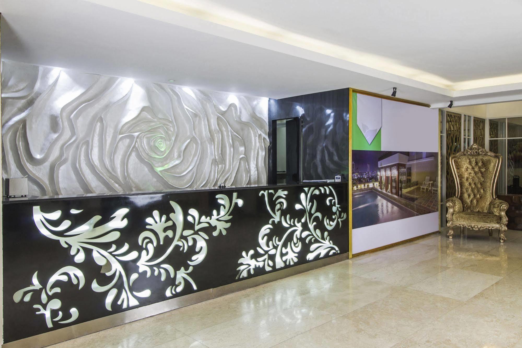 Reddoorz Premium @ Thamrin Kebon Sirih Otel Cakarta Dış mekan fotoğraf