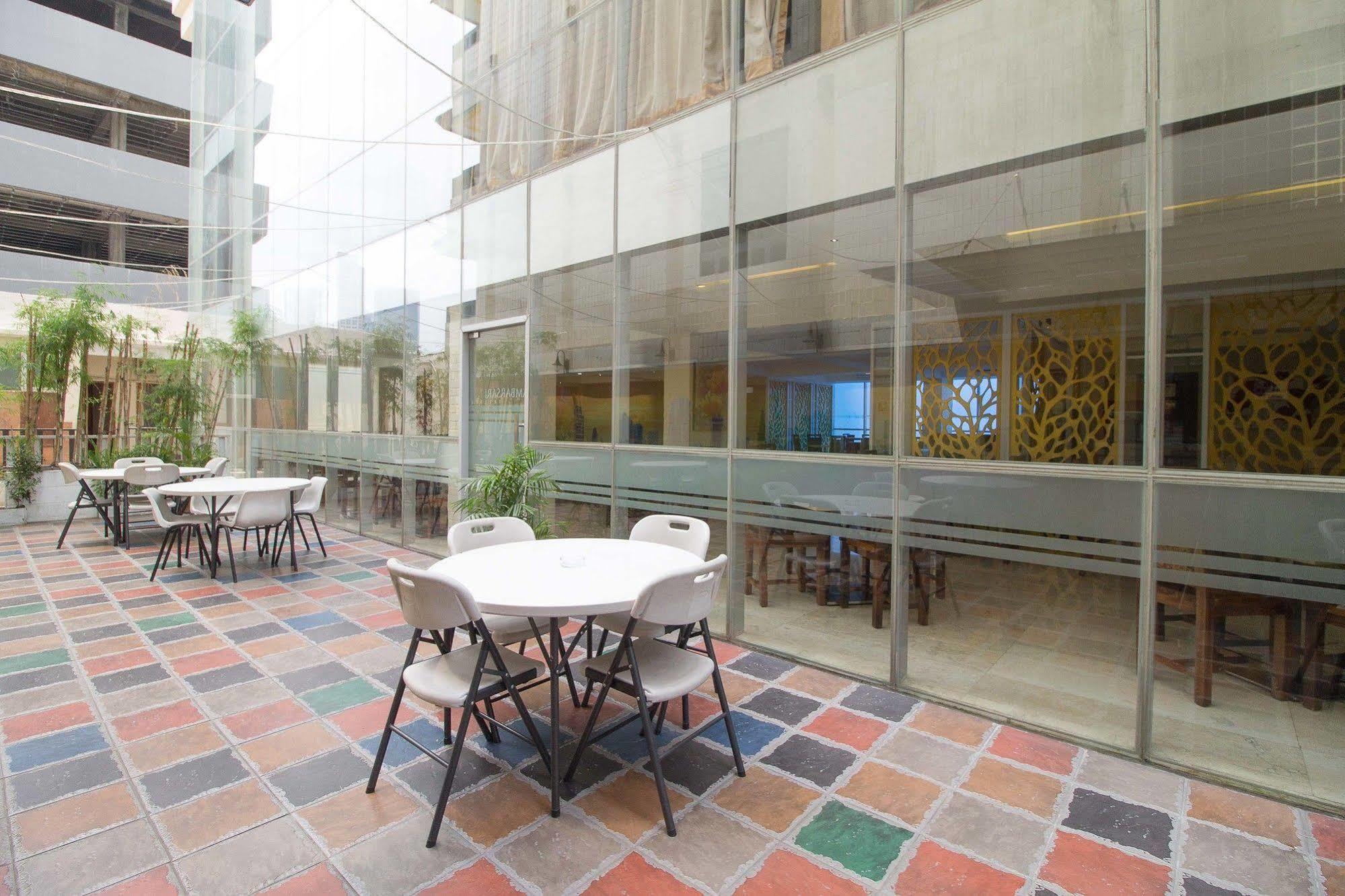 Reddoorz Premium @ Thamrin Kebon Sirih Otel Cakarta Dış mekan fotoğraf