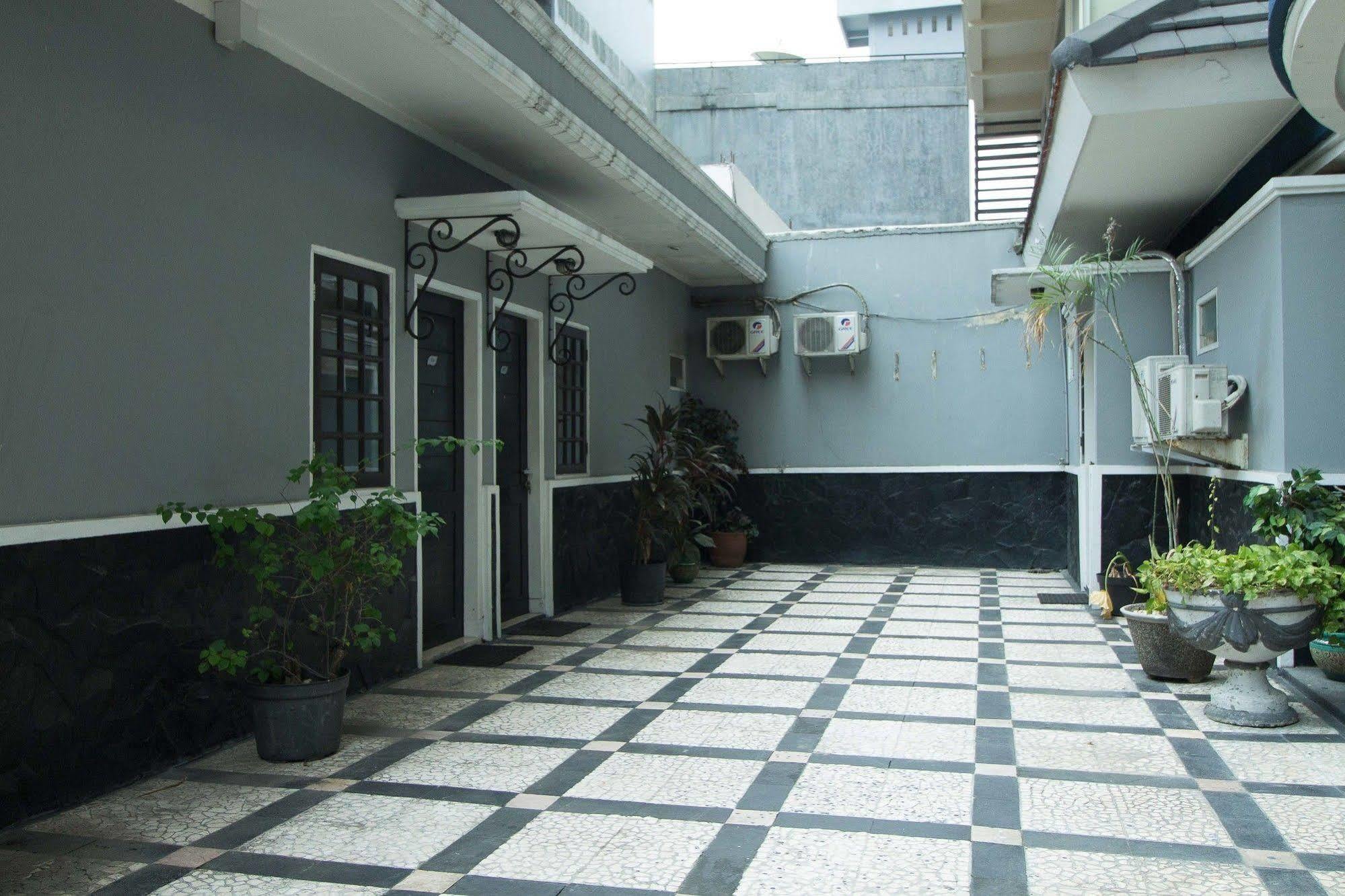 Reddoorz Premium @ Thamrin Kebon Sirih Otel Cakarta Dış mekan fotoğraf