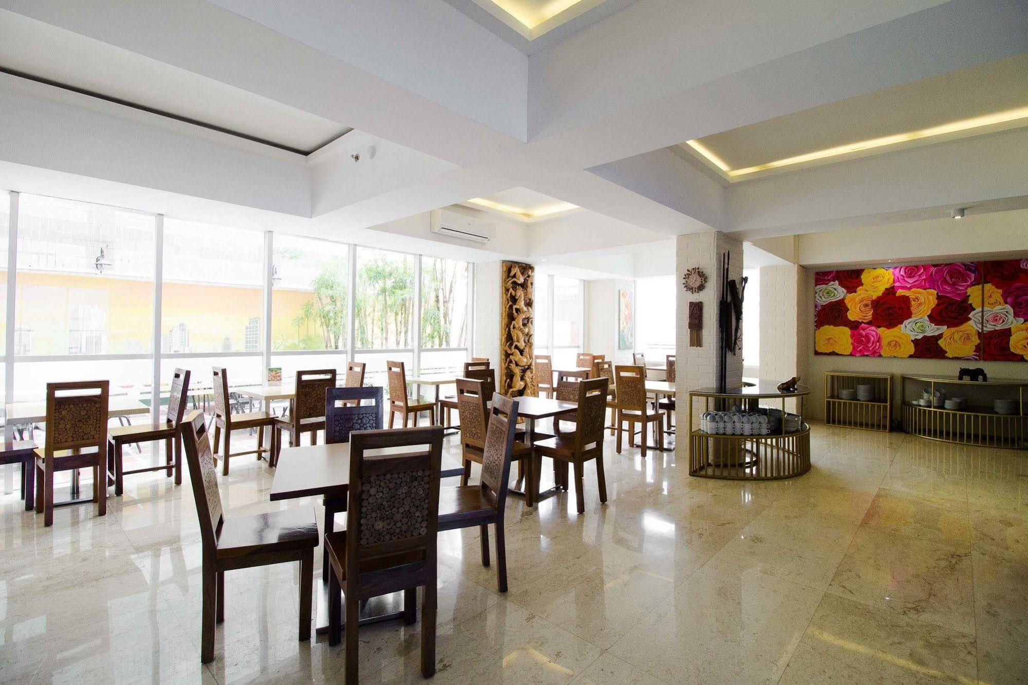 Reddoorz Premium @ Thamrin Kebon Sirih Otel Cakarta Dış mekan fotoğraf