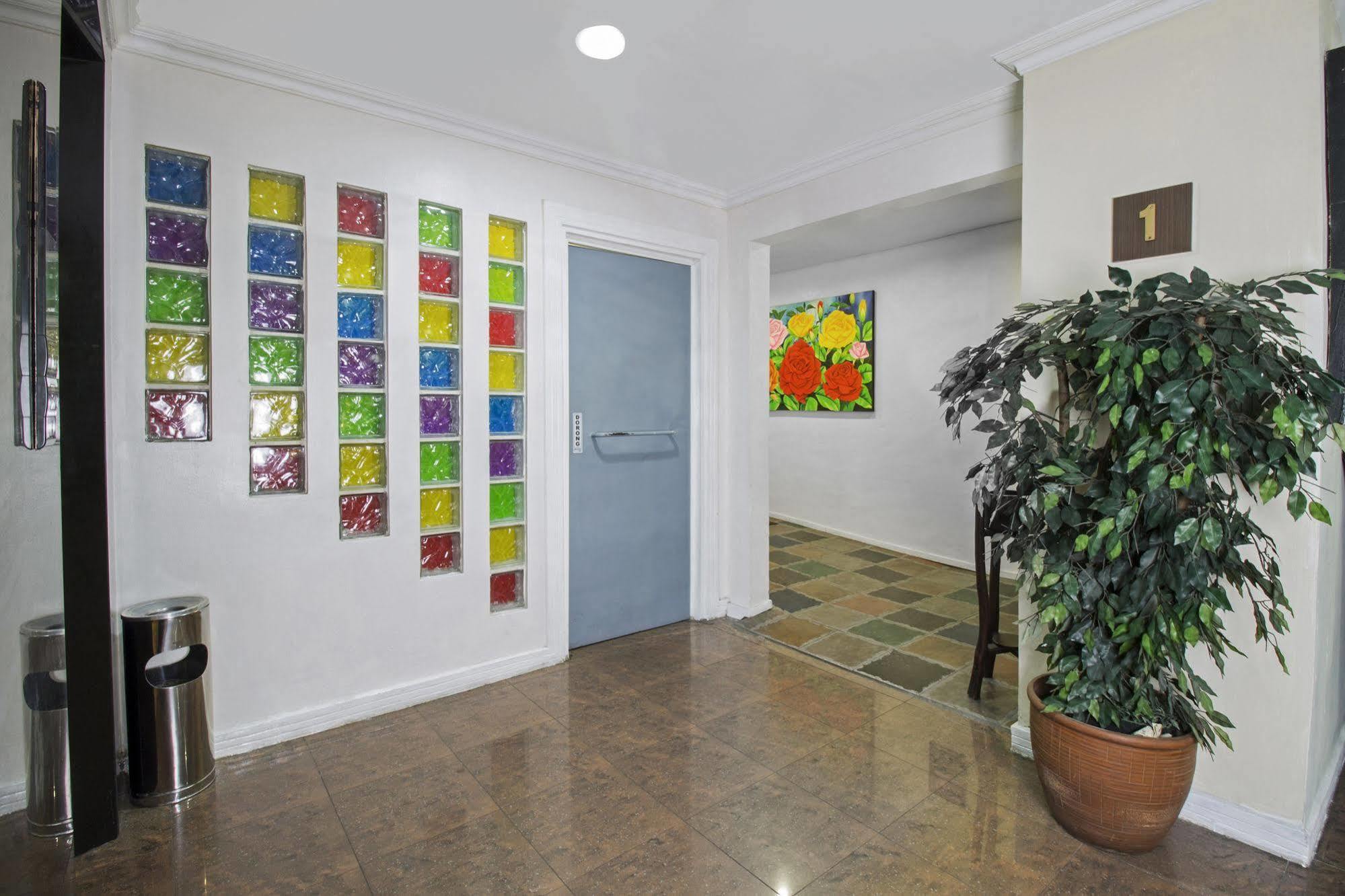 Reddoorz Premium @ Thamrin Kebon Sirih Otel Cakarta Dış mekan fotoğraf